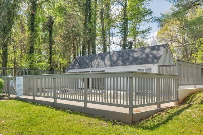 Building Photo - 1243 Cedars Ct