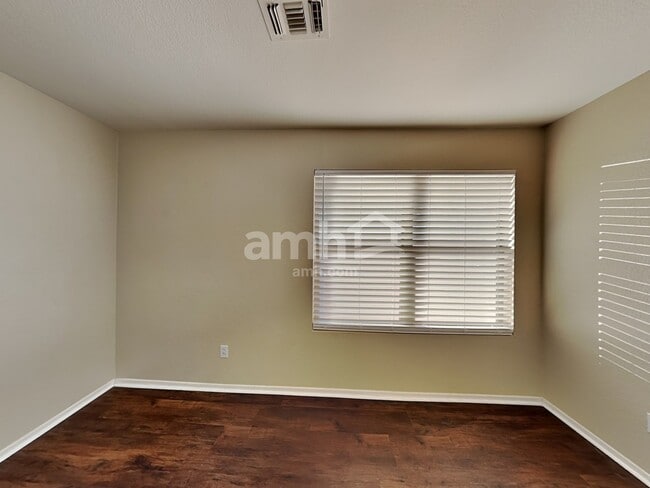 Building Photo - 2467 E Peach Tree Dr