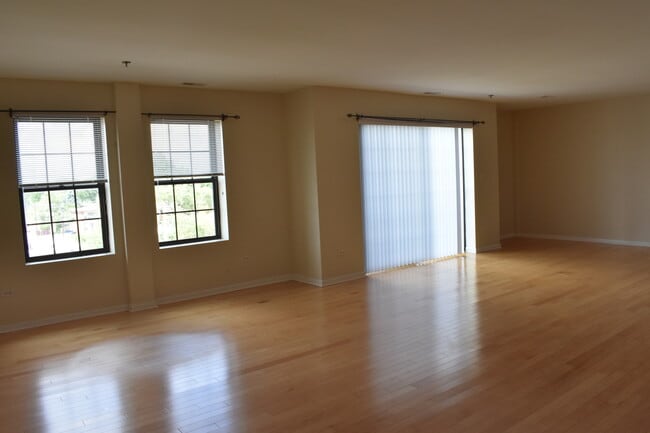 Building Photo - 8255 Skokie Blvd