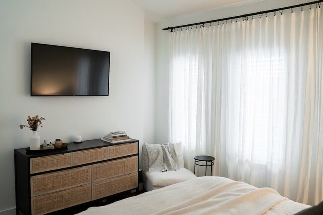 Building Photo - 424 36th Ave N