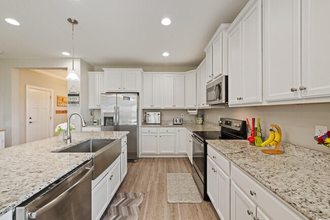 Building Photo - 809 Whispering Creek Ave