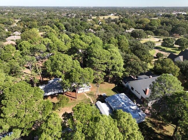 Building Photo - 201 White Dr