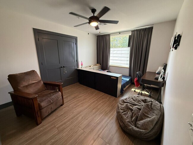 Building Photo - 100 Quartz Knl