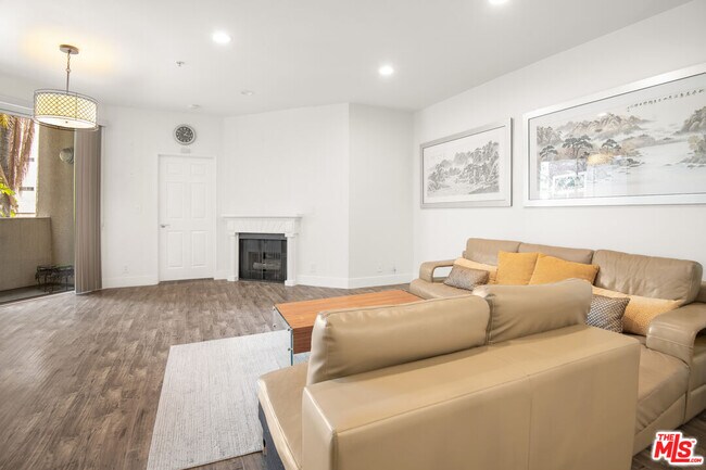 Building Photo - 620 S Gramercy Pl