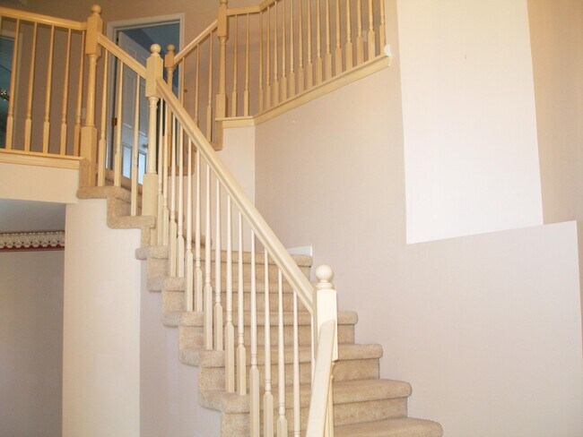 Building Photo - 45866 Fountain View Dr