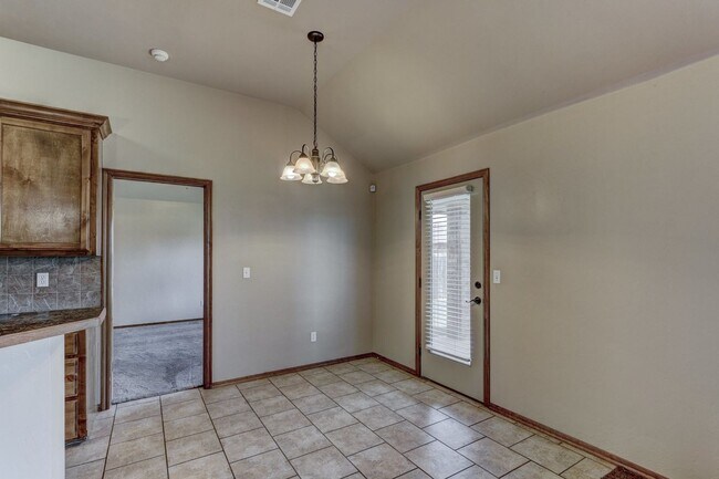 Building Photo - AVAILABLE 3-15-2020  FOR OCCUPANCY IN YUKON, MUSTANG SCHOOLS!