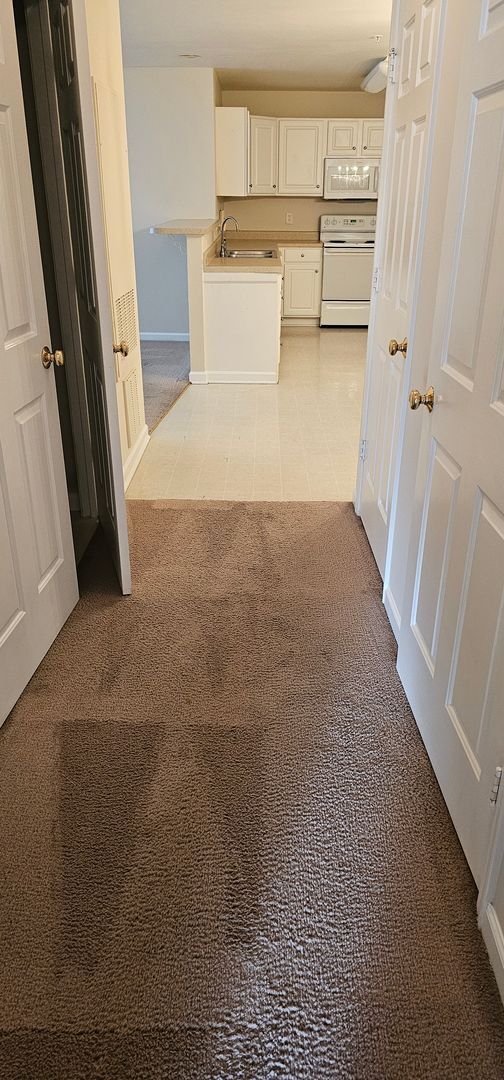 Building Photo - ****** HALF OFF FIRST FULL MONTH OF RENT!! ******