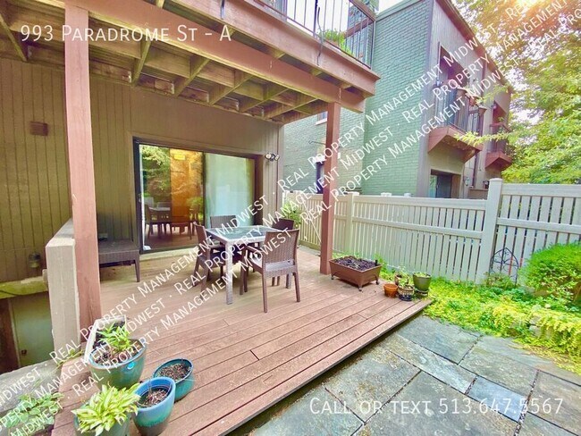 Building Photo - 993 Paradrome St