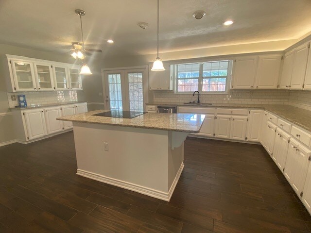 Building Photo - 601 Brown Dr