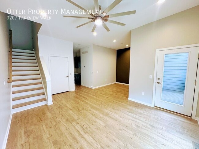 Building Photo - 3207 Parkview Walk