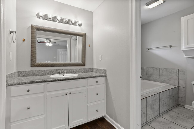 Building Photo - 9644 Meadowdale Dr