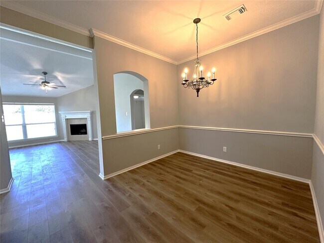 Building Photo - 3031 Valley Ct