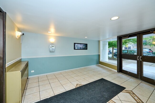 Building Photo - 2424 W Estes Ave
