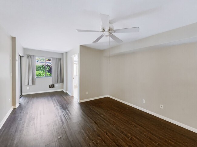 Building Photo - ** COACH HOMES @ BERKSHIRE LAKES ** 2 BED / 2 BATH - 1ST FLOOR CONDO - GARAGE - ANNUAL RENTAL