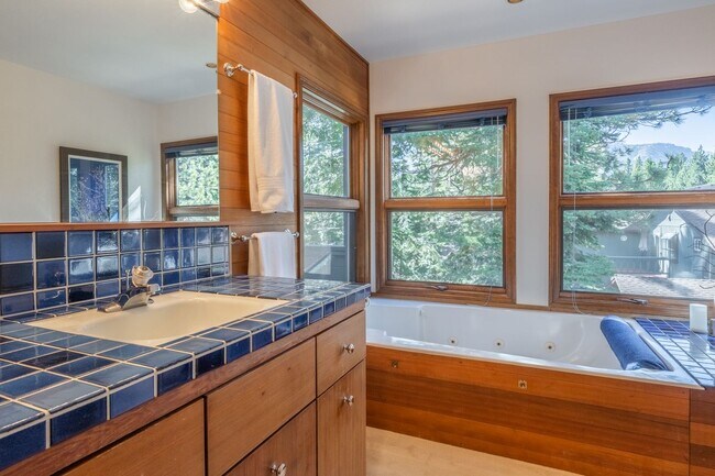 Building Photo - 283 Monterey Pine Rd