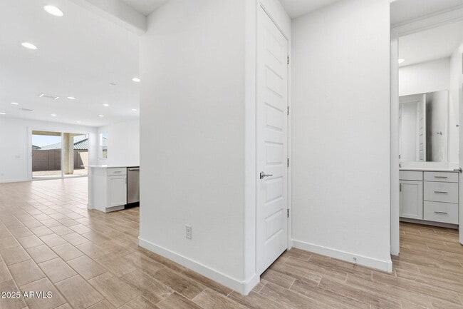 Building Photo - 8147 E Paloma Ave