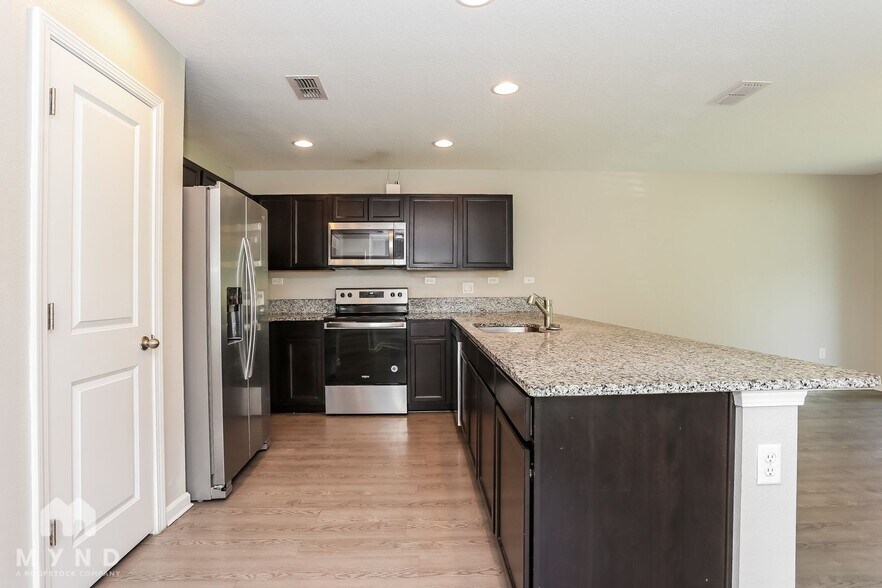 Building Photo - 793 Henley Ct