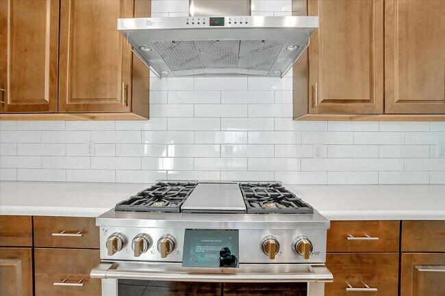 Building Photo - FULLY FURNISHED - BRAND NEW 4 BED, 2.5 BAT...