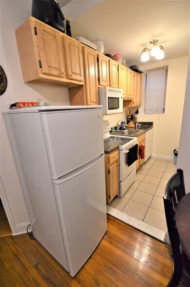 Building Photo - 28 Haviland St