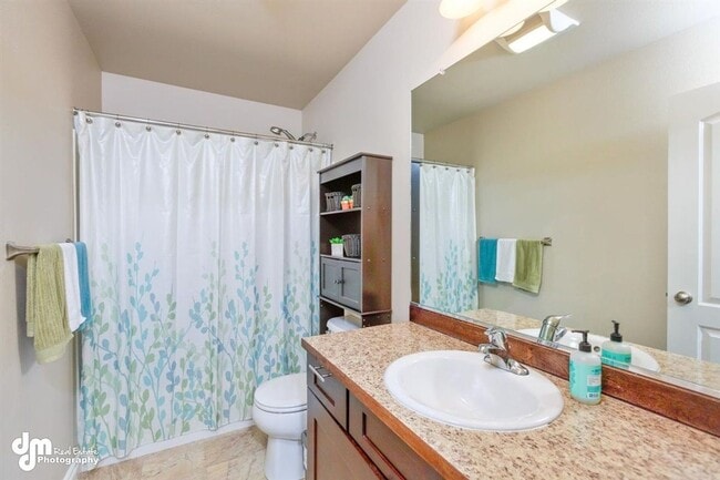 Building Photo - Gorgeous 4 Bedroom Home in West Park!