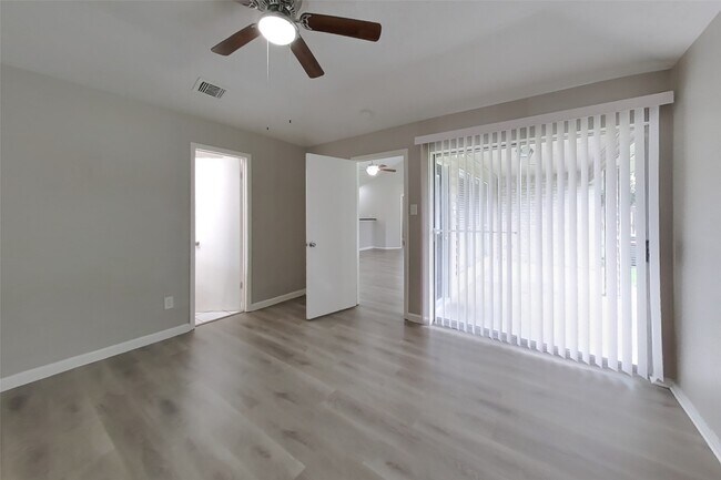 Building Photo - 14831 Waterside Dr