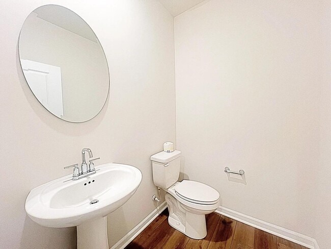 Building Photo - 5 Vine House Dr