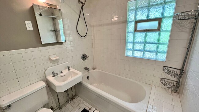 Building Photo - 1401 Logan St SE