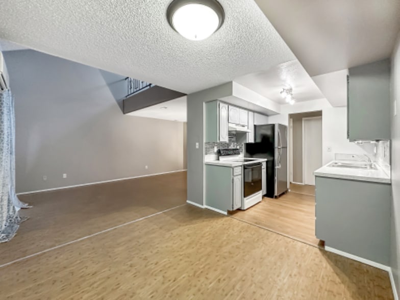 Building Photo - 405 NE 85th St