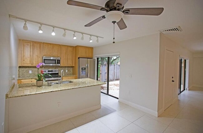 Building Photo - 1917 19th Way