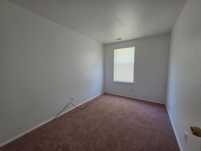 Building Photo - LYO3240#-MW
