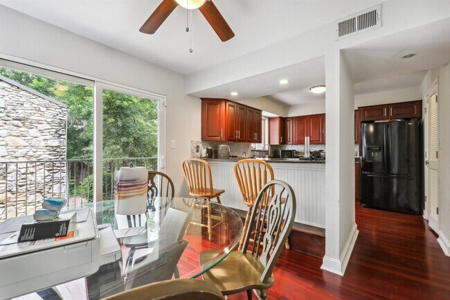Primary Photo - 500 E Riverside Dr