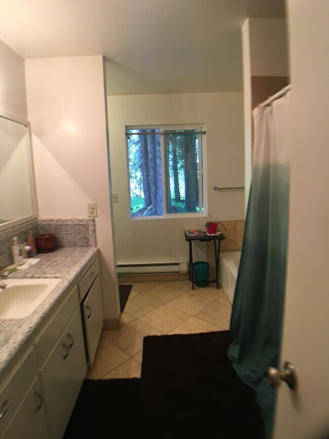 Building Photo - 221 Gillette Rd