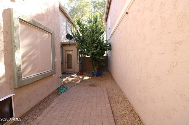 Building Photo - 10134 E Isabella Ave