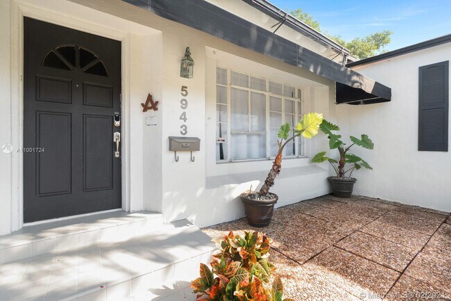 Building Photo - 5943 Biscayne Blvd