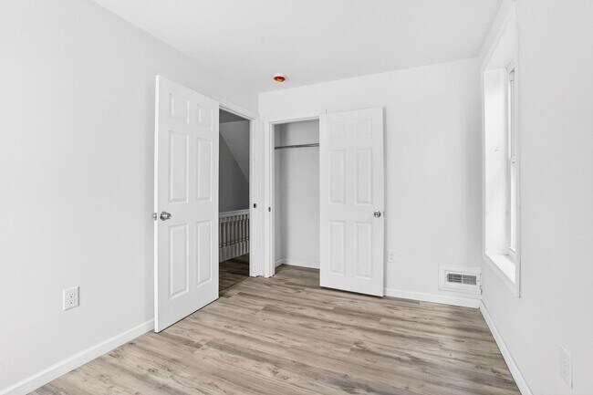 Building Photo - 398-400 N. Maple Ave