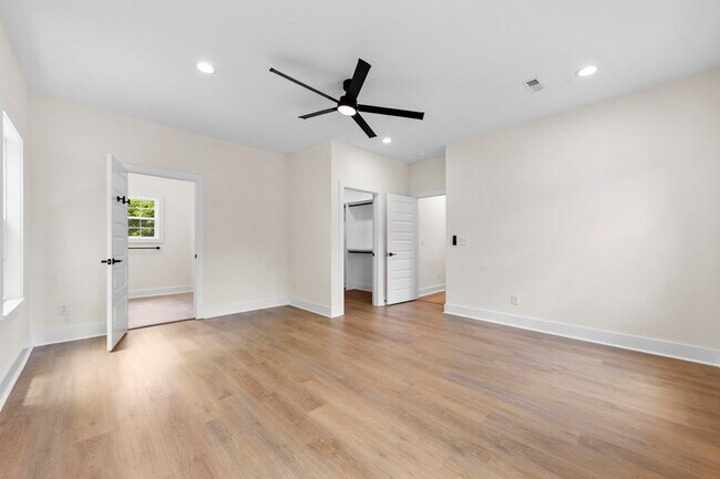 Building Photo - 3420 Tappan Pl