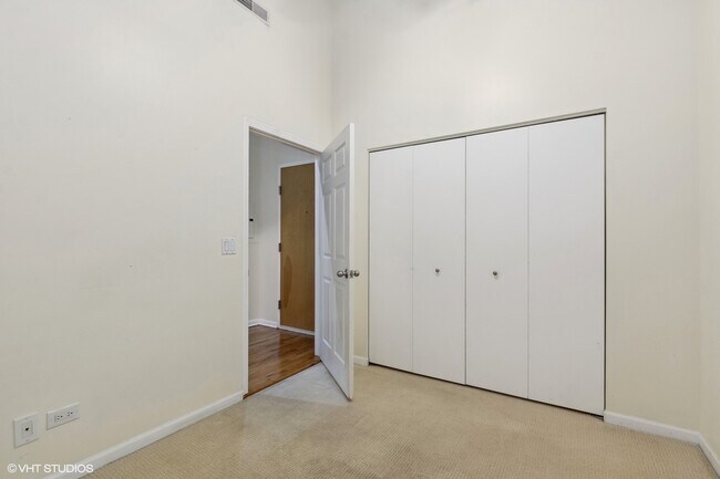 Building Photo - 525 W Superior St