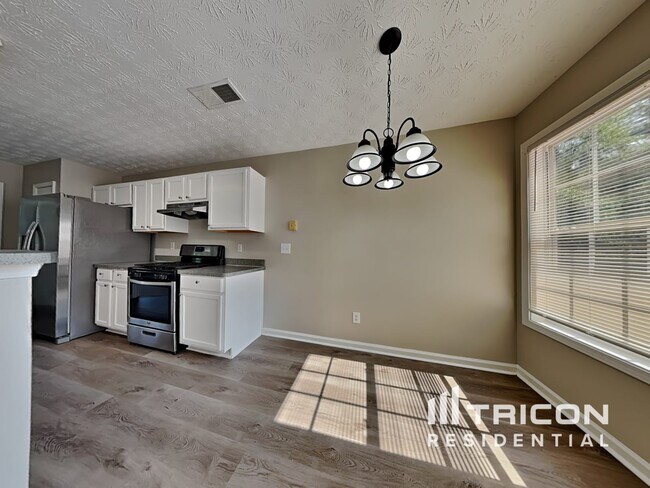 Building Photo - 7684 Pond View Ln