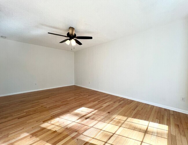 Building Photo - 1515 Mautenne Dr