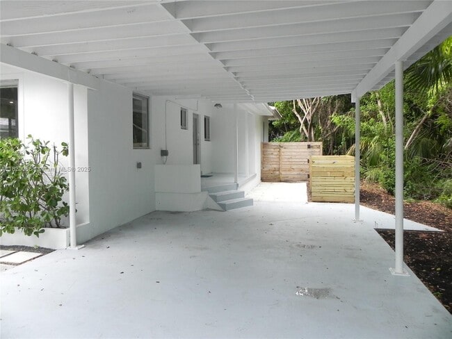 Building Photo - 861 NE 70th St