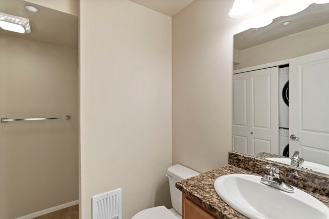 Building Photo - 3 Bed 3 Bath - A/C - Mt Baker View - Pet F...