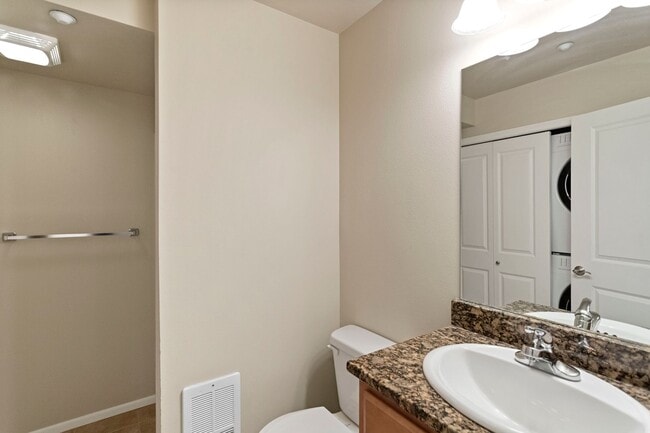 Building Photo - 3 Bed 3 Bath - Views - NAS Whidbey - Island Hospital