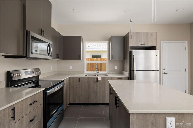 Building Photo - 10 N 59th St