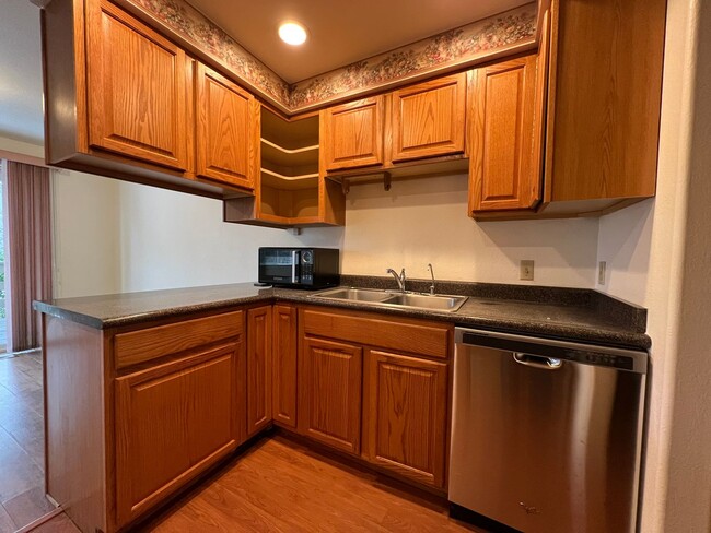 Building Photo - 620-622 Scenic Dr