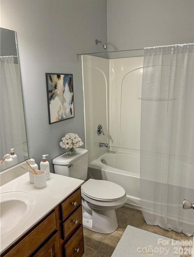 Building Photo - 1600 Walnut View Dr