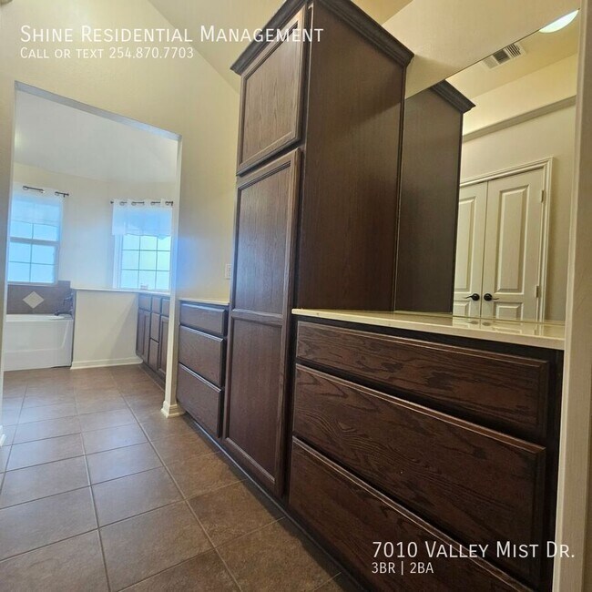 Building Photo - 7010 Valley Mist Dr