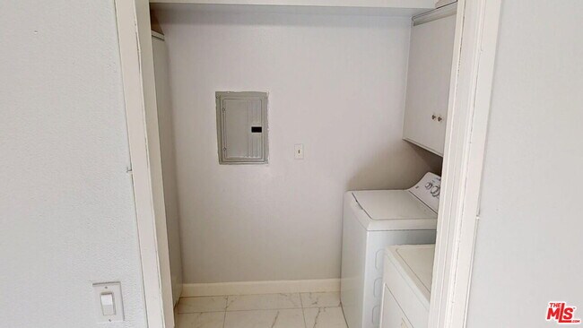 Building Photo - 5115 Kester Ave