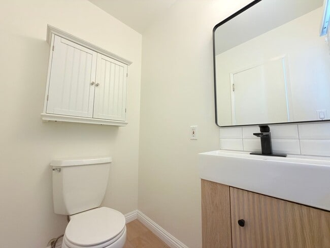 Building Photo - Stunning 4-Bedroom Home in Quiet North Hills