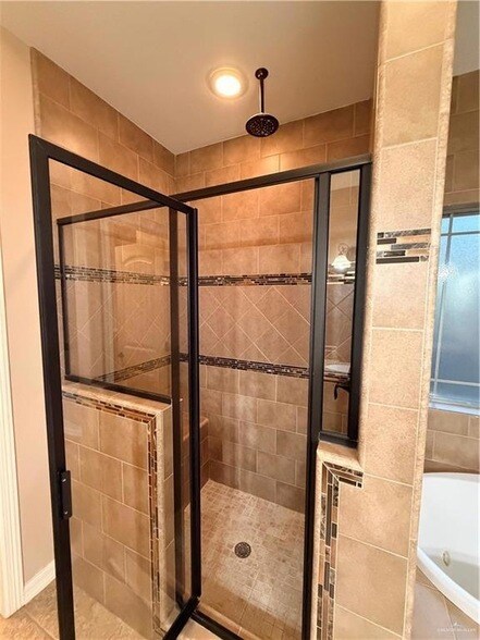 Building Photo - 1501 Granada Cir