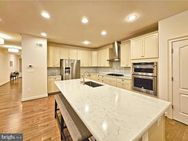 Building Photo - 3332 Burton Dr